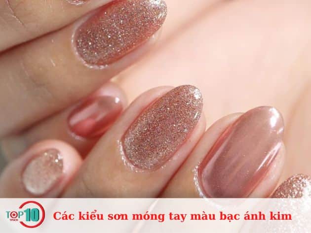 Các kiểu sơn móng tay màu bạc ánh kim