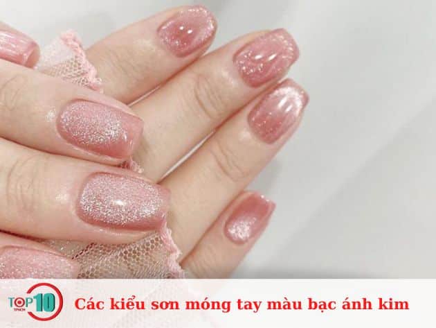 Các kiểu sơn móng tay màu bạc ánh kim