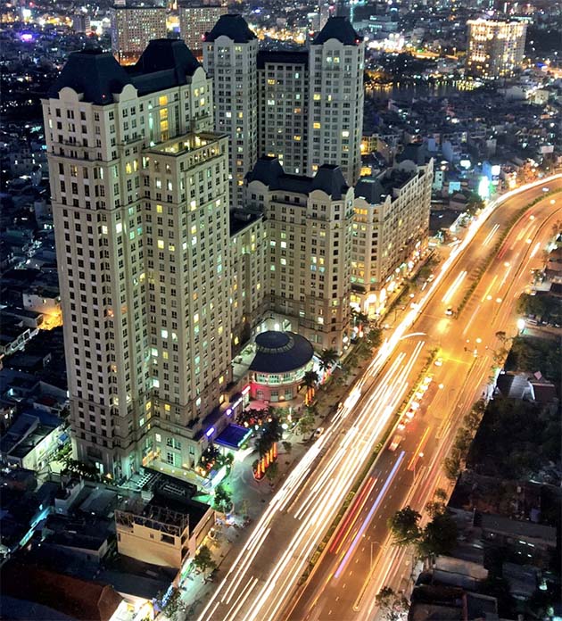 Đường phố Sài Gòn về đêm - Top10tphcm