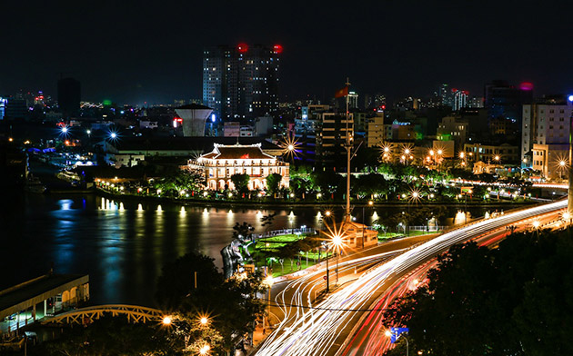 Sài Gòn về đêm buồn - Top10tphcm