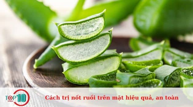 Tẩy nốt ruồi bằng nha đam (lô hội) 