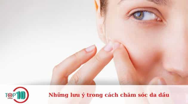 Tuyệt đối không được nặn mụn bằng tay