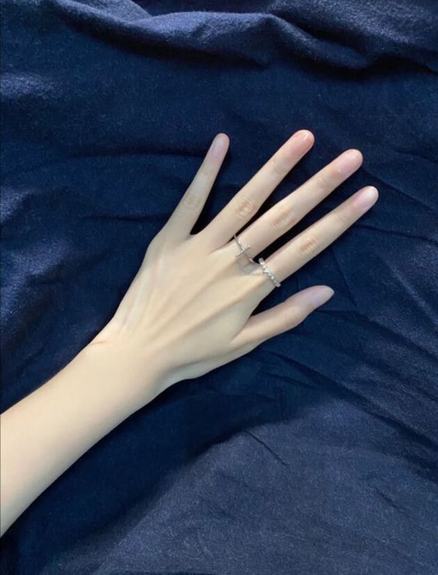 Hình ảnh bàn tay nữ hiện đại