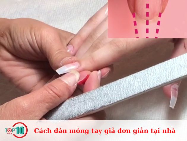 Cách dán móng tay giả đơn giản tại nhà