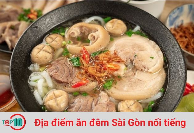 Món ăn đêm bánh canh giò heo