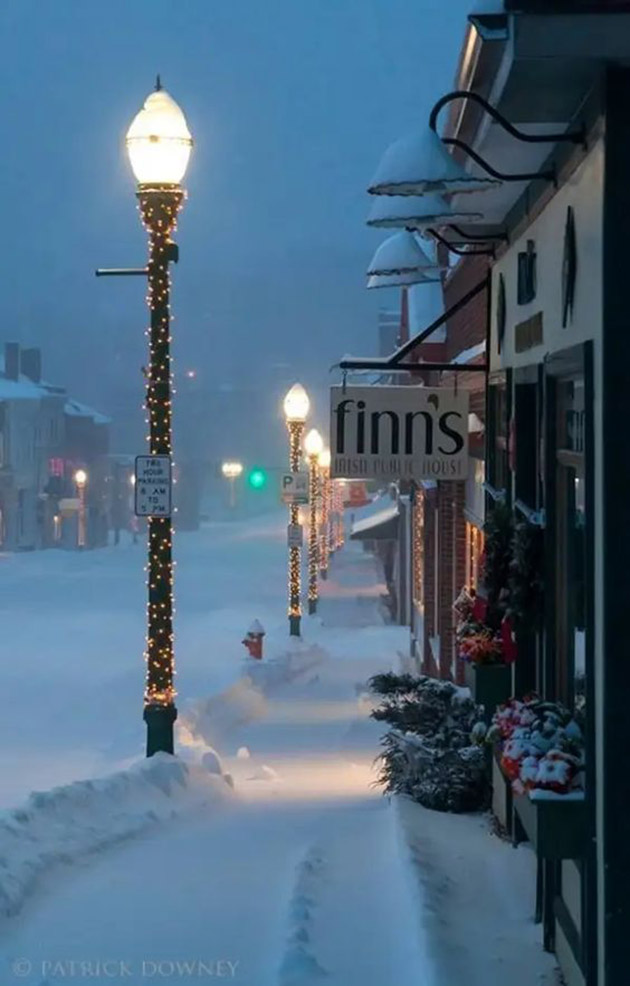 Hình ảnh khu phố trong một mùa đông yên tĩnh và đầy tâm trạng