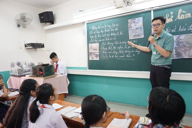 Thầy giáo tạo không khí học tập thoải mái cho học sinh