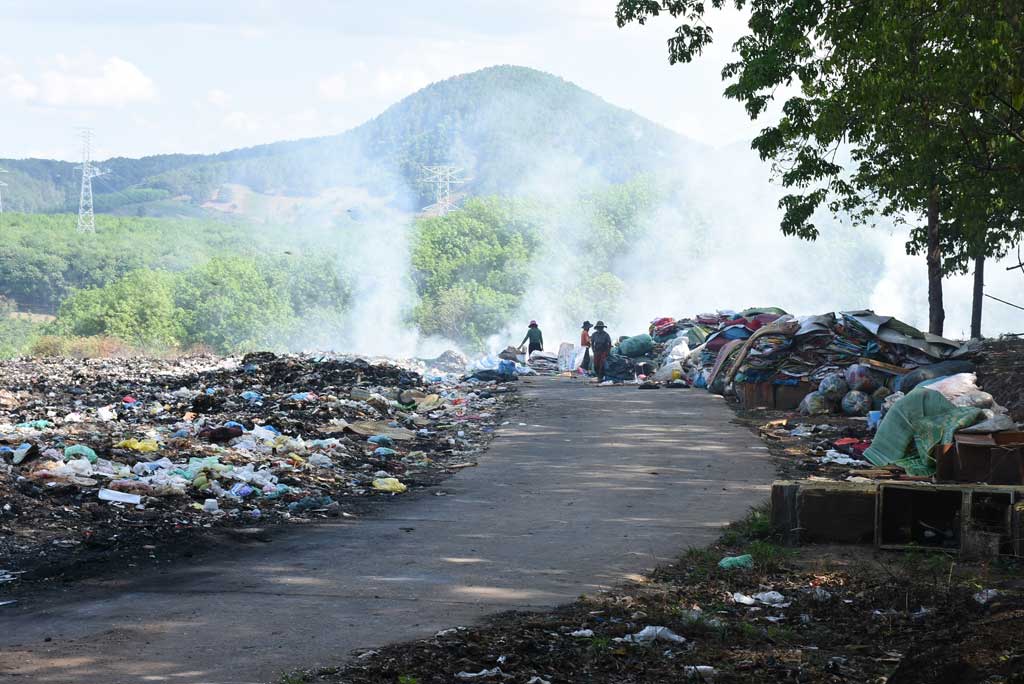Hình ảnh đốt rác gây ô nhiễm không khí