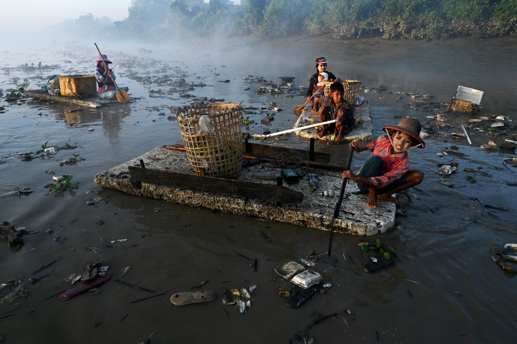 Hình ảnh ôi nhiễm môi trường đất nước không khí ở Việt Nam