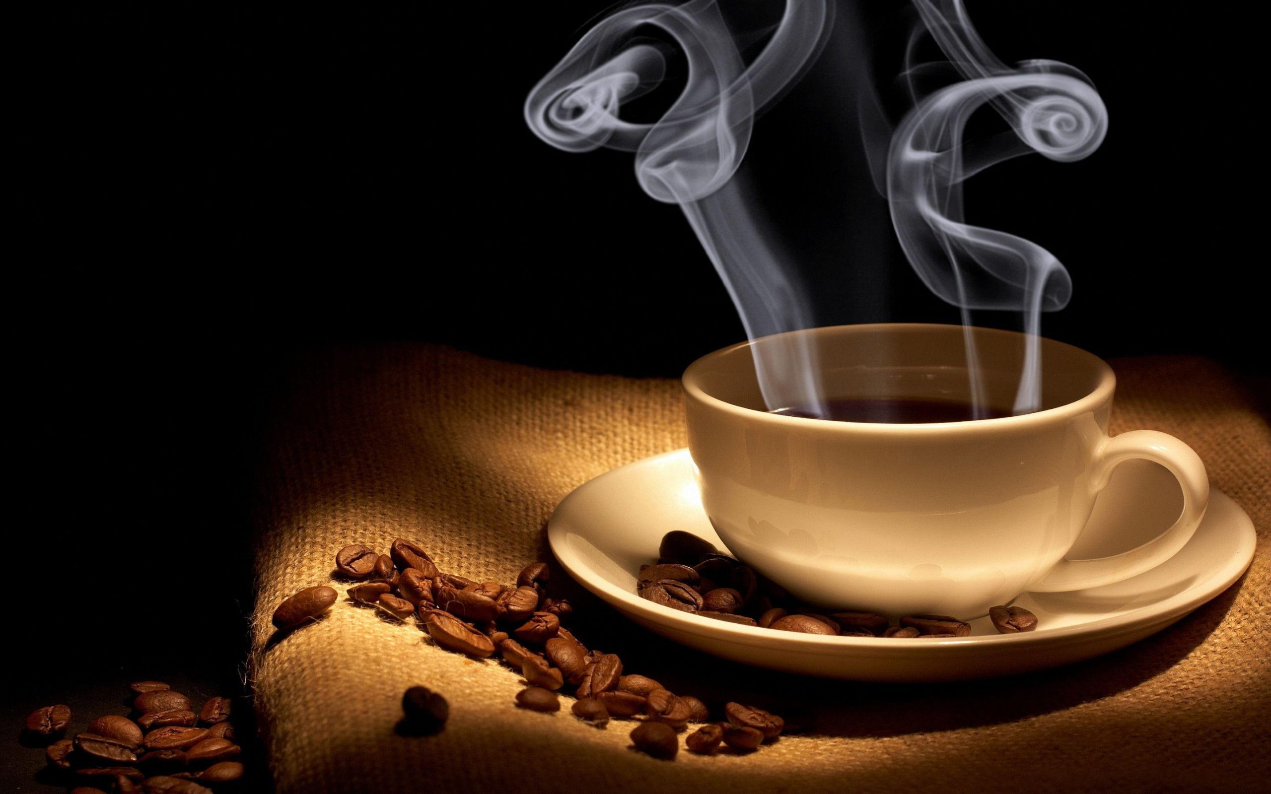Hình ảnh ly cà phê bốc khói nghi ngút làm ta nhớ về những kí ức đã qua.