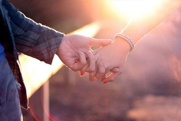 Hình nền tình yêu nắm tay lãng mạn nhất.