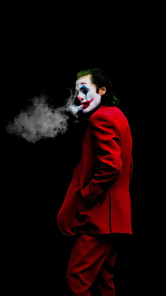 Hình nền điện thoại Joker hút thuốc đầy tâm sự.