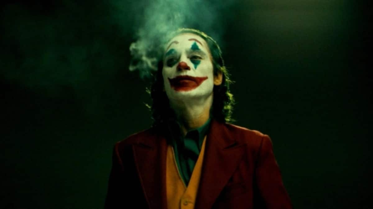 Hình ảnh Joker khóc cho số phận vì không ai hiểu mình.