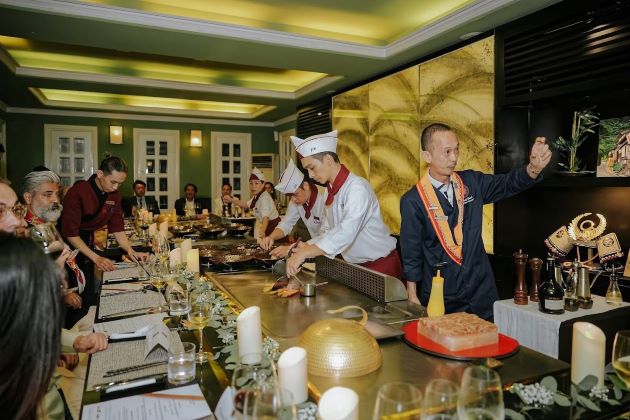 Kobe Teppanyaki Tú Xương 