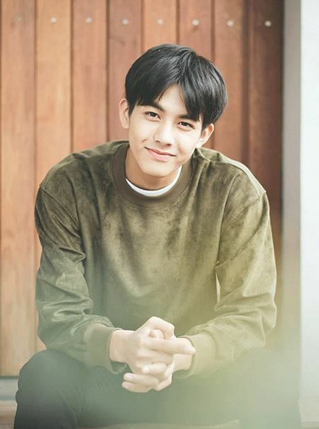Ảnh trai đẹp Hàn Quốc nụ cười tỏa nắng.
