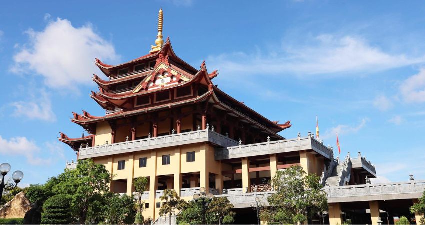 Top ngôi chùa đẹp nhất ở quận Bình Tân