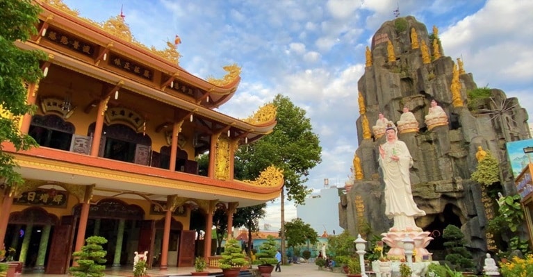 Ngôi chùa tại Hóc Môn nổi tiếng, linh thiêng