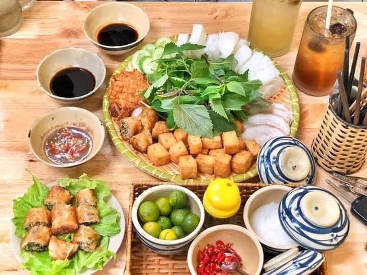 Bún Đậu Mắm Tôm - Phố Gầm Cầu