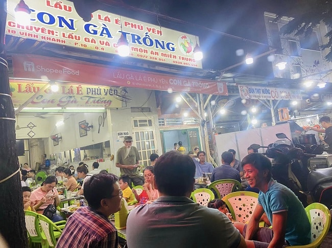 Lẩu Gà lá É Con Gà Trống