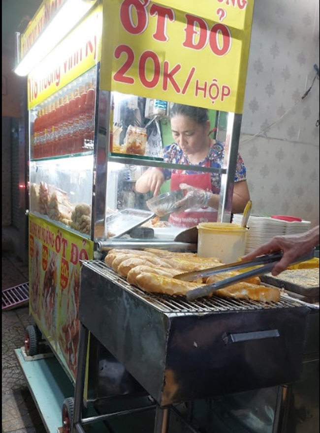 Quán bánh mì nướng muối ớt ngon ở quận Tân Phú