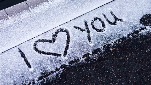 Hình I Love You viết trên tuyết đánh tan mọi nỗi buồn, cô đơn.