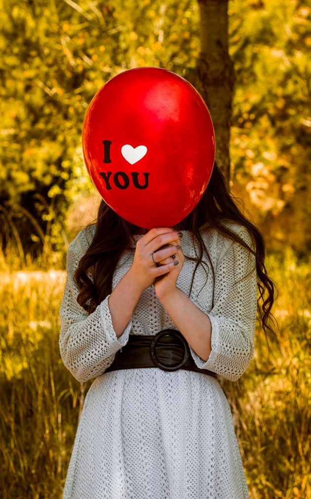 Ảnh chữ I Love You trên quả bong bóng đỏ.