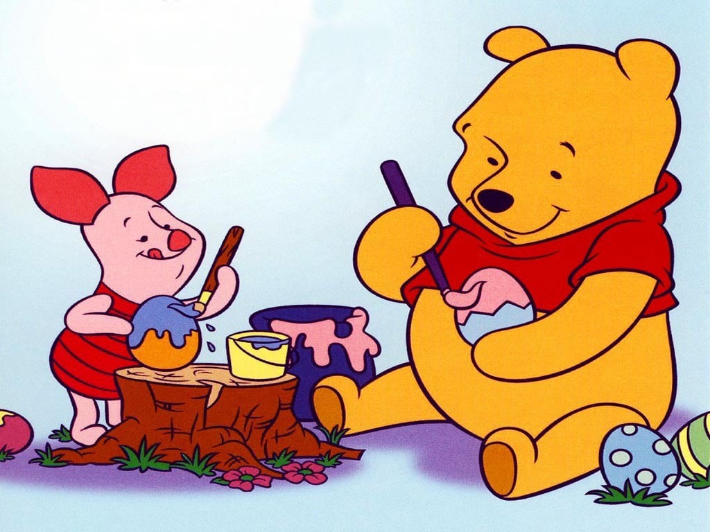 Hình ảnh Winnie Gấu Pooh Ngồi vẽ trứng.