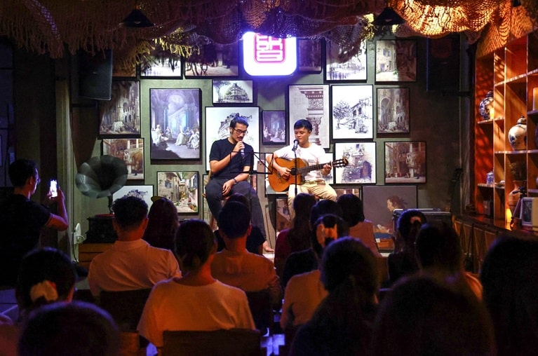 Tượng Cafe Acoustic