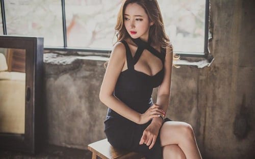 Hình ảnh hot girl Hàn Quốc khoe thân hình đồng hồ cát cực nóng bỏng.