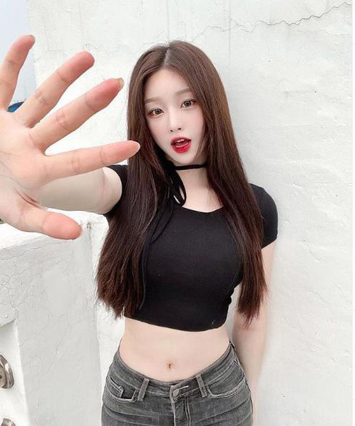 Ngắm gái xinh Hàn Quốc mặc croptop khoe thân hình đồng hồ cát.