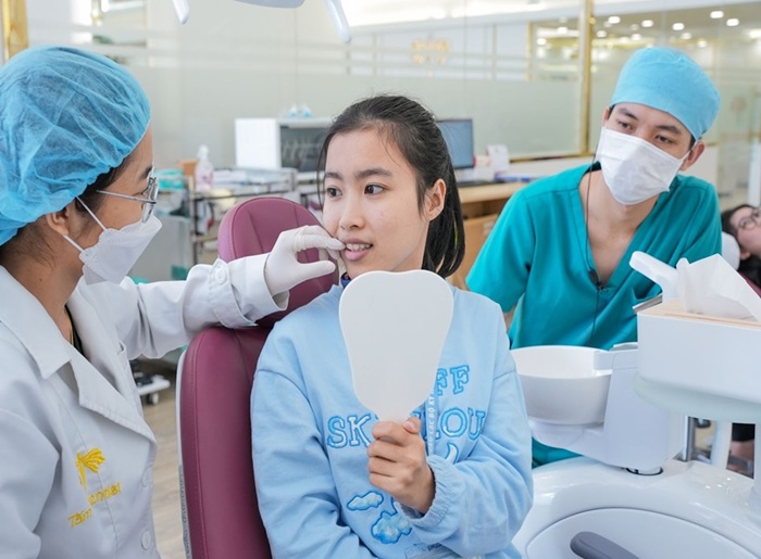 Kiểm tra và chăm sóc khách hàng - Nha Khoa Dentist