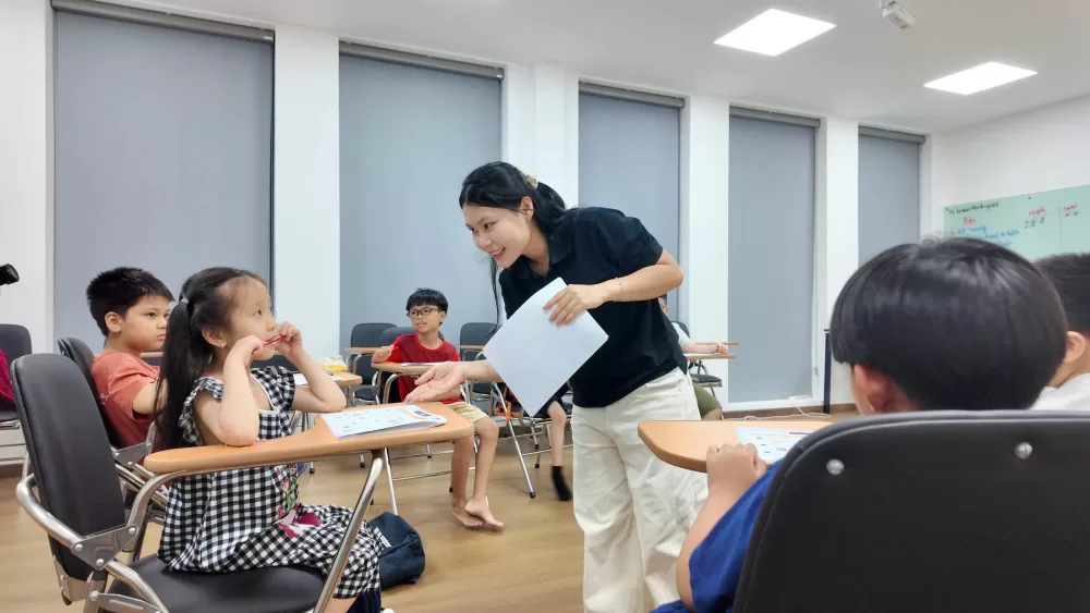 Học viên luyện thi Starters tại DOL English