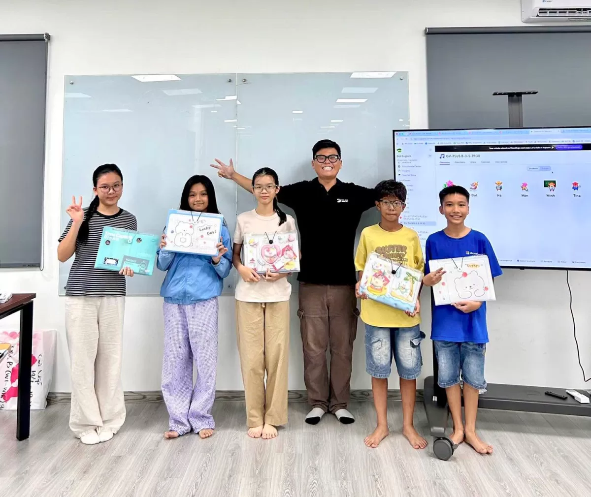 Học viên DOL English trong lớp luyện thi TOEFL Junior